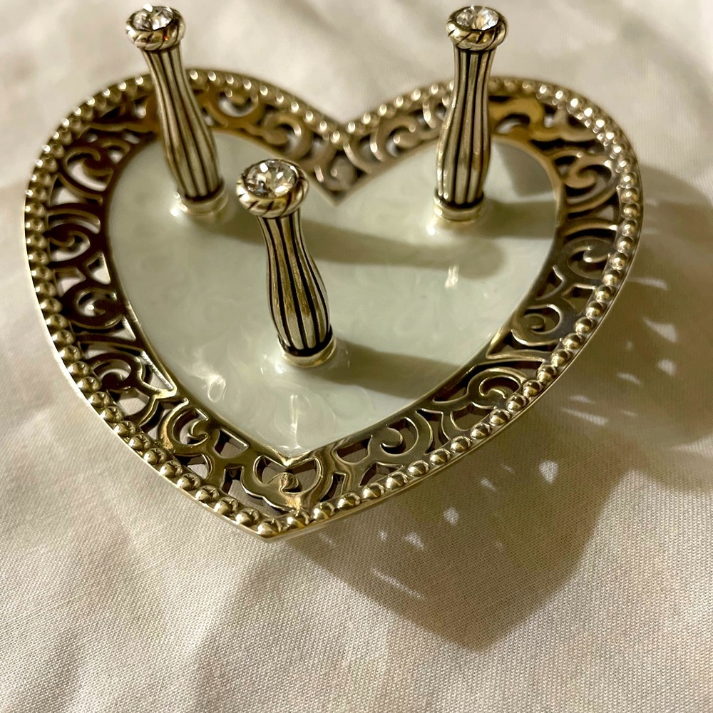 Brighton ring holder